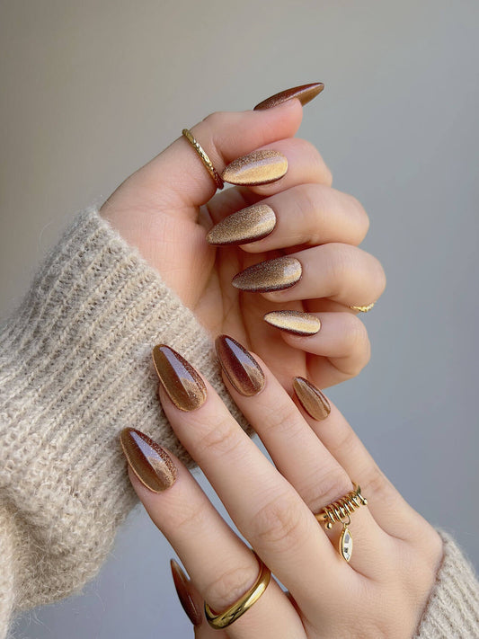Cat-Eye-Nails-Ginger-Sugar-Short-Almond-Nails