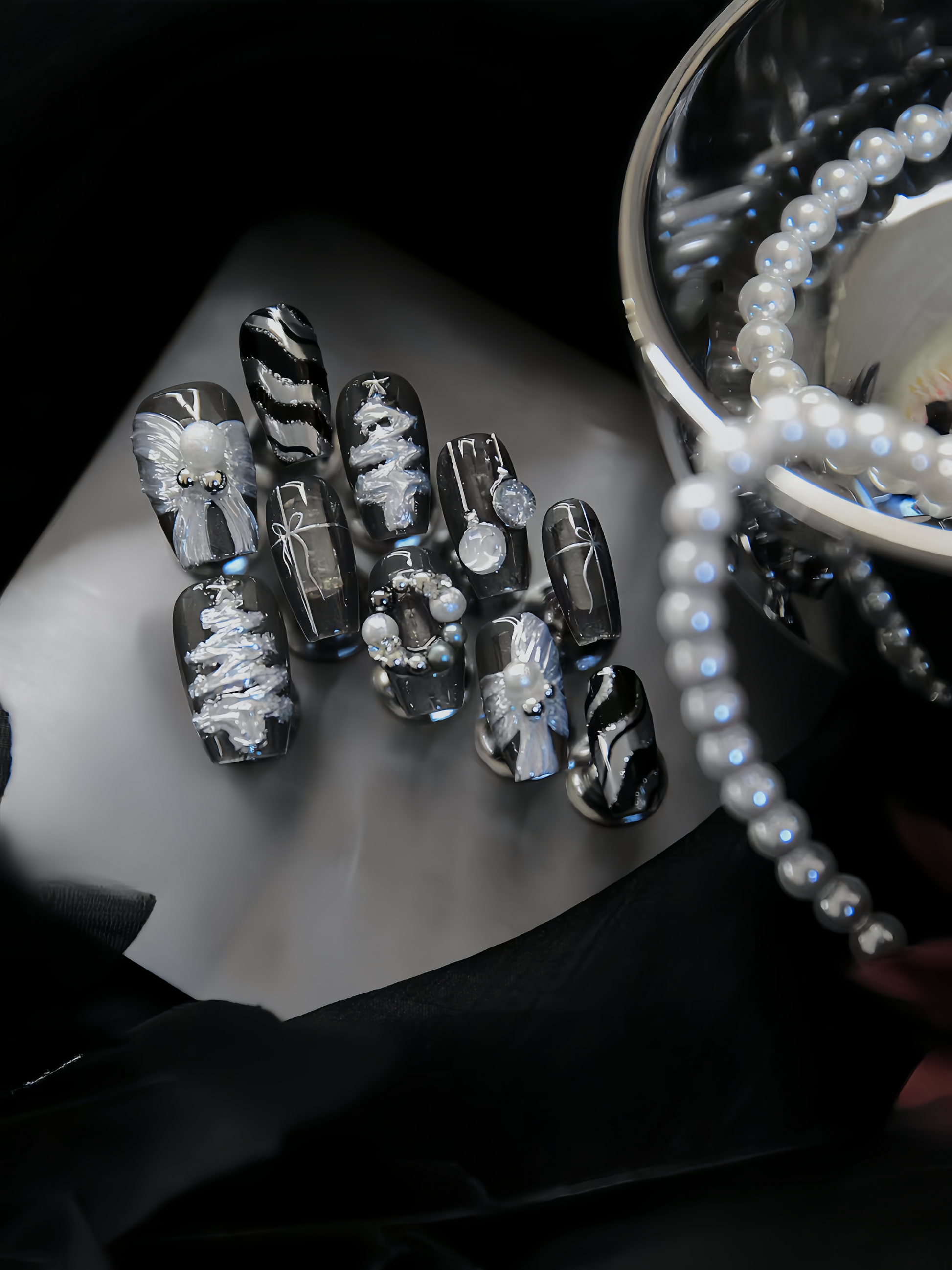 【Christmas】Black snowy night False Nails from SHOPQAQ
