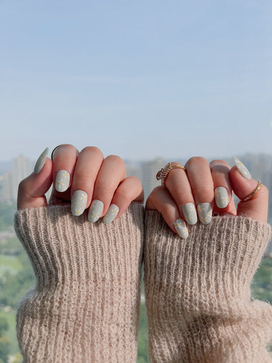 Handmade- Mint Daisy Press On Nail Set